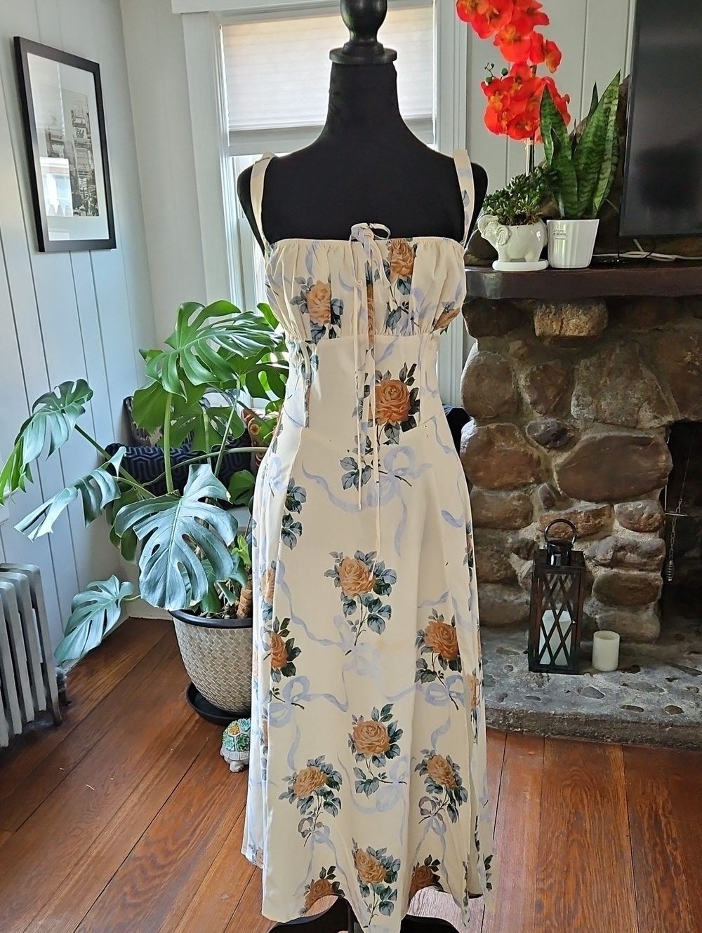 Floral Tie-Front Midi Dress corset back in Cream / butter yellow